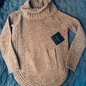 Turtleneck sweater with kangaroo pocket
